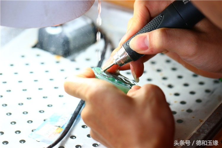 可以让人叹为观止的翡翠雕刻,你不知道的珠宝制作过程