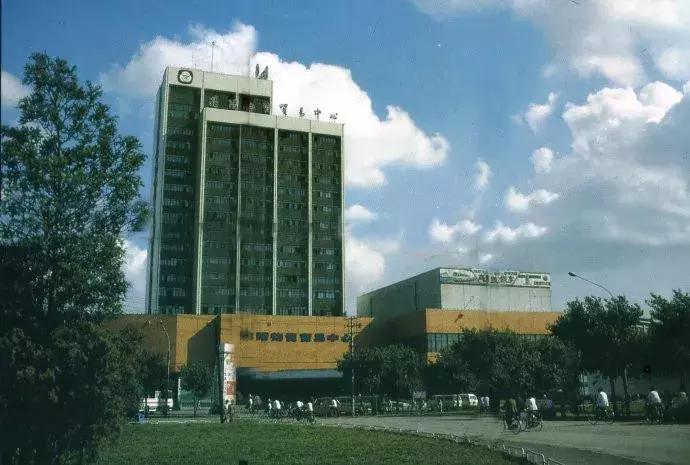 30年前沈阳老照片中街,沈阳市80年代的老照片