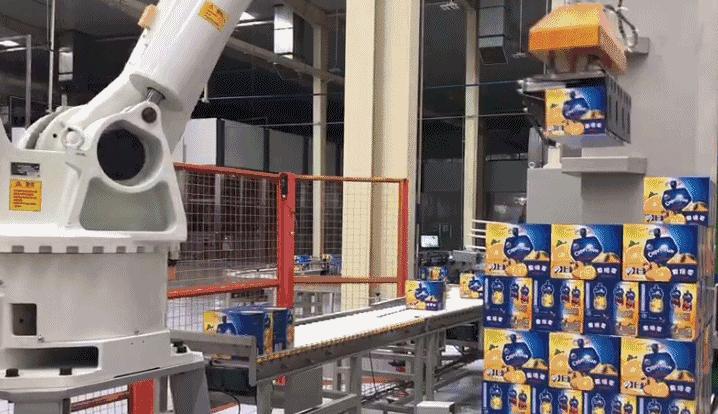 跟着果倍爽在直升机上俯瞰鸟巢，零距离探秘果汁生产！