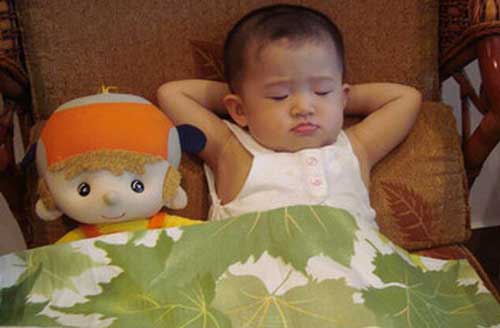 孩子晚上不睡觉哭闹有什么老方法,孩子晚上不睡觉有哪些方法治疗