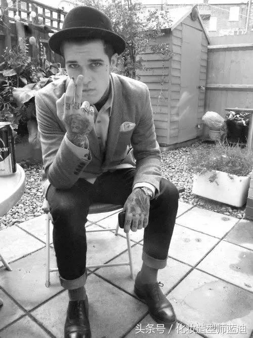 脸小戴什么样的秋冬帽子,秋冬帽子适合圆脸吗