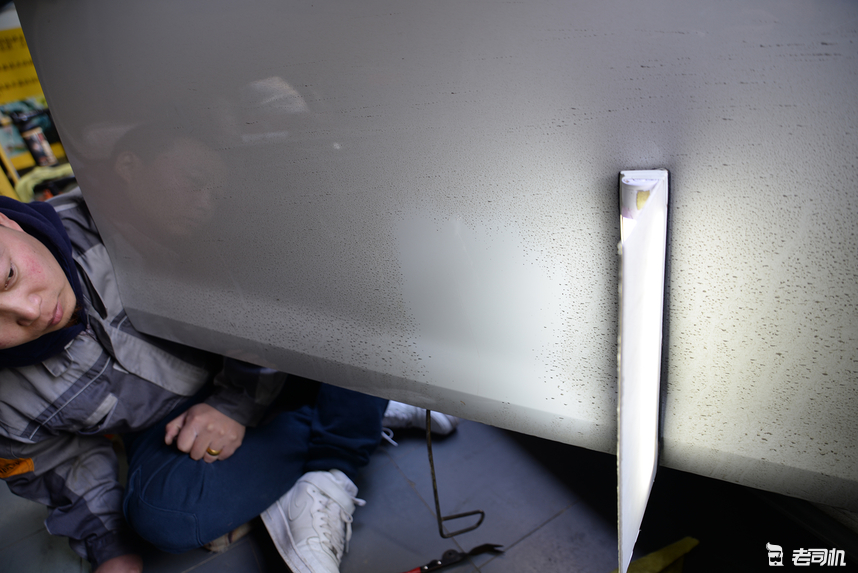 车身小凹陷有必要钣金喷漆吗,车门凹陷是钣金喷漆还是做无痕