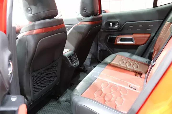 车尾挂着4个8,方向盘跟赛车一样,15万起搞得大众很羞涩!