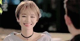 适合40-50岁圆脸中长发发型,适合圆脸微胖女生发型中长卷发