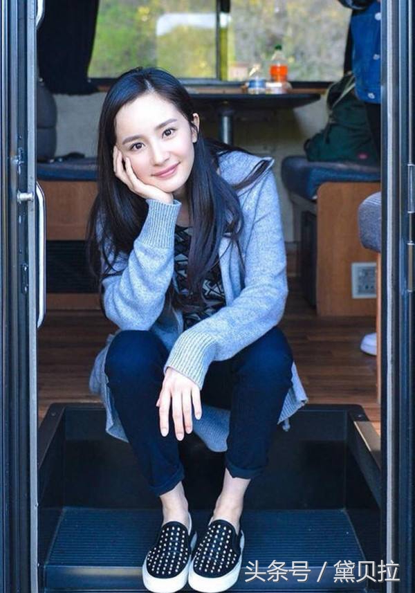 一脚蹬的鞋子不带脚跟,一脚蹬不绑鞋带的鞋子