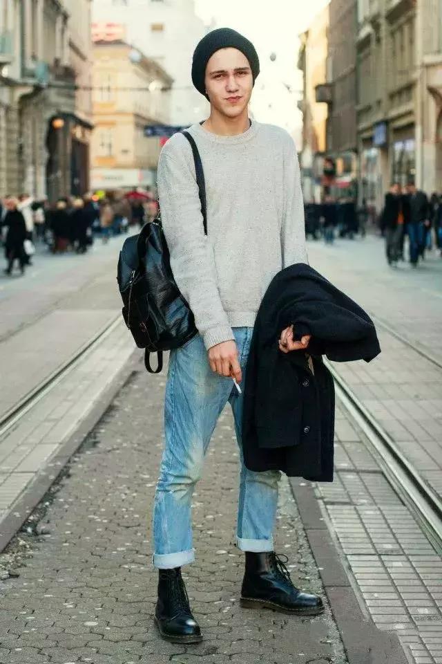 这双靴子一旦穿上就会“中毒”