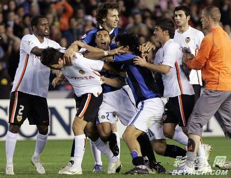 足坛打架名场面,足坛169个名场面