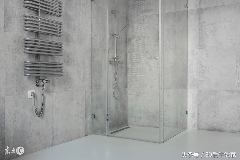 淋浴房品牌,淋浴房玻璃上的顽固水渍怎么去除