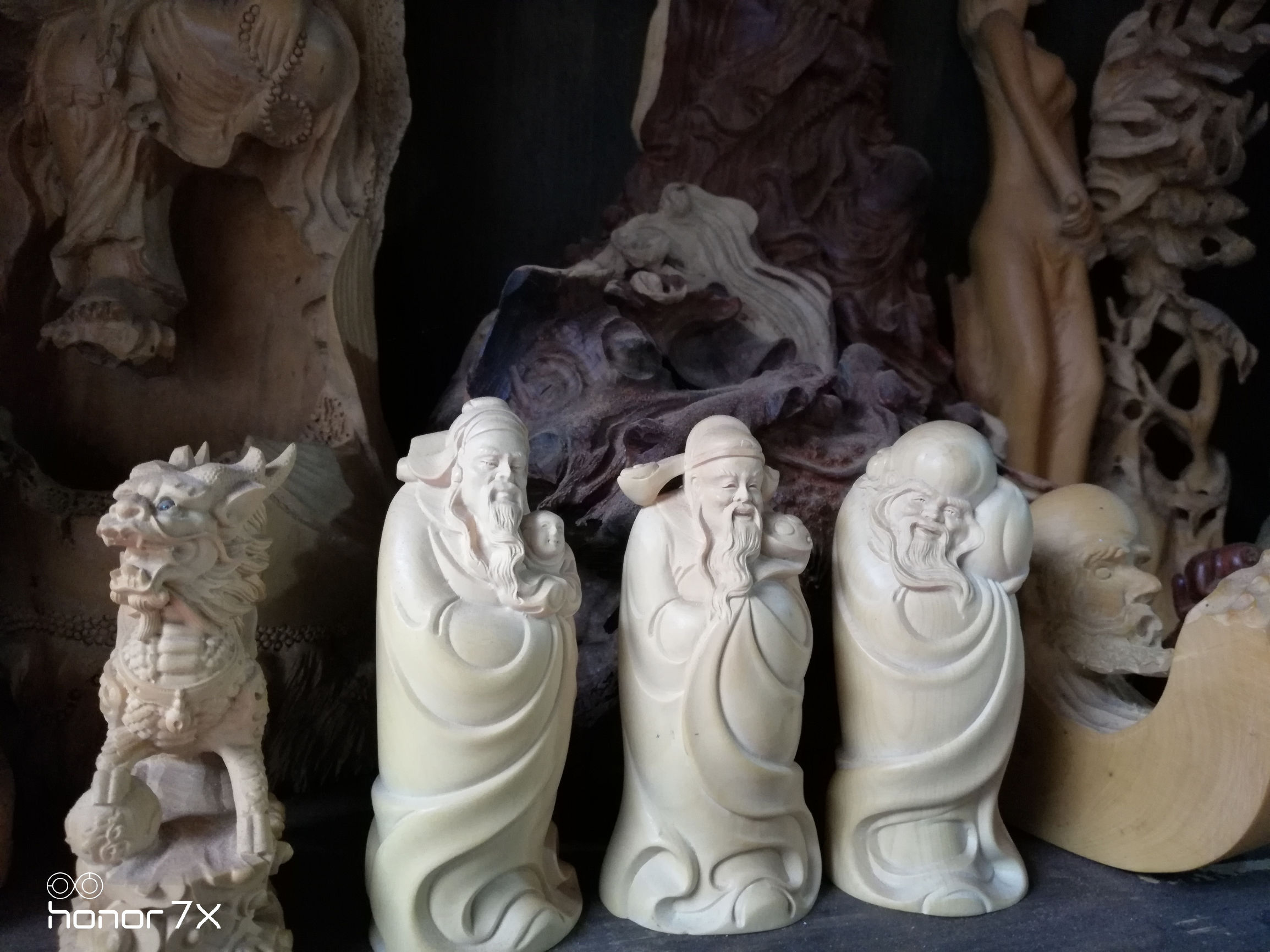 性能强悍千元机,荣耀7x对比畅玩7x