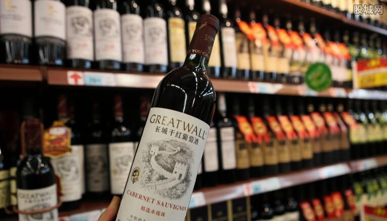 张裕葡萄酒与长城葡萄酒哪个好,长城和张裕红酒哪个性价比高点