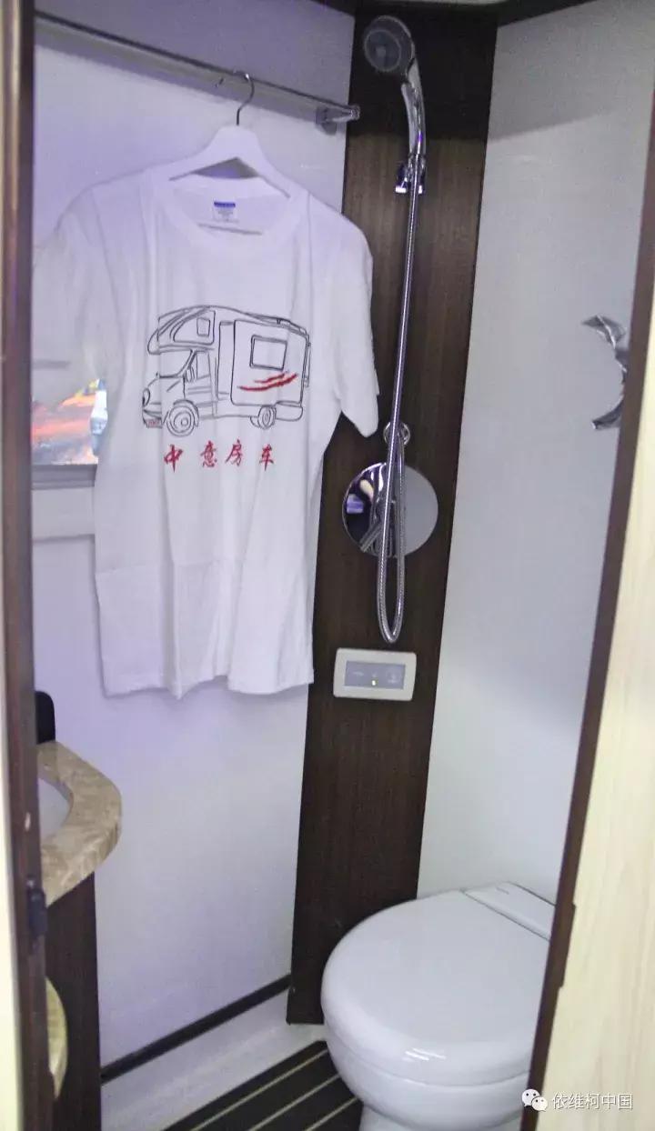 售价百万？大厨房+大床铺！配置奢华！这是你要的旗舰依维柯房车