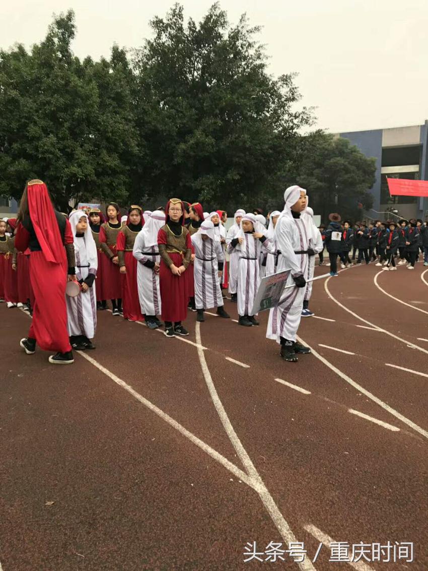 一年级行进式入场式创意表演,小学生运动会入场展示创意小火车