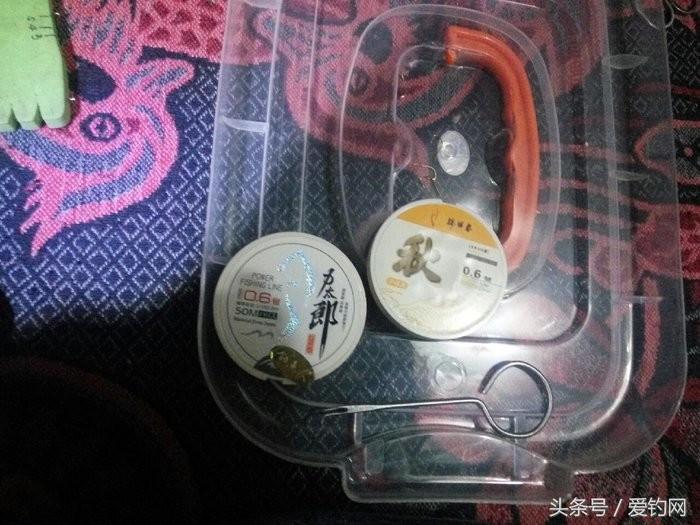 如何使用钓钩绑线器,钓鱼单钩绑线器全套方法
