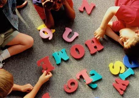 请简述如何选择儿童歌曲,适合孩子学的儿童英文歌曲有哪些