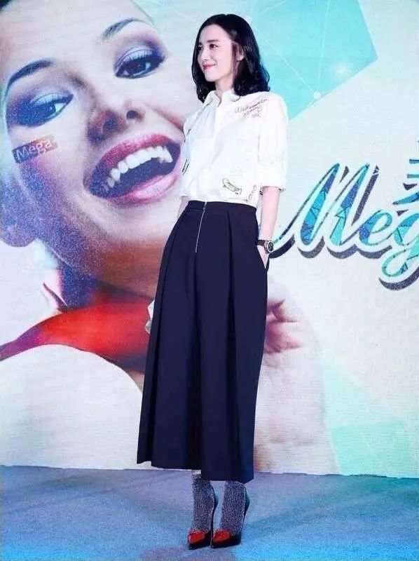 周冬雨同款白色袜子,周冬雨穿袜子教程