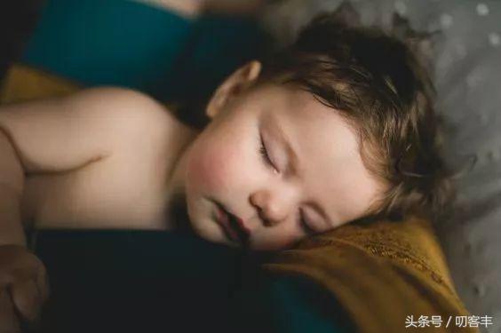 宝宝晚上夜醒哭闹怎么安抚,宝宝半夜哭闹有迷信方法吗
