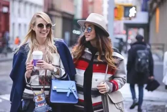 静电衣服沾灰怎么处理,静电粘毛怎么治