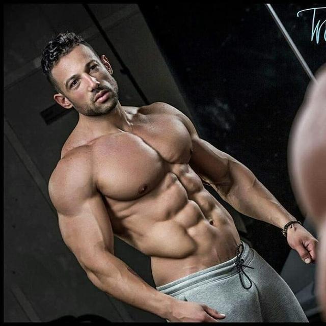 肩胛骨突出怎么矫正健身,肩胛骨突出做什么动作改善