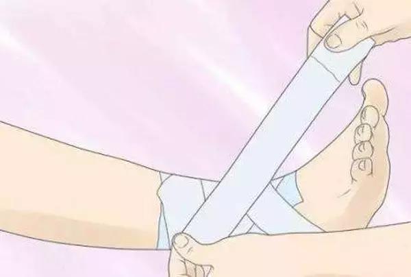 脚扭伤了是先冰敷还是先擦红花油,脚扭伤了擦什么药恢复最快