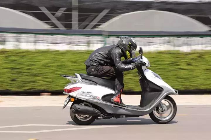 汽车自动灯测评,铃木110踏板摩托车最新款电喷