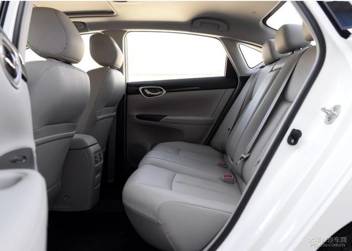 2012年蓝鸟轩逸,蓝鸟轩逸第一代