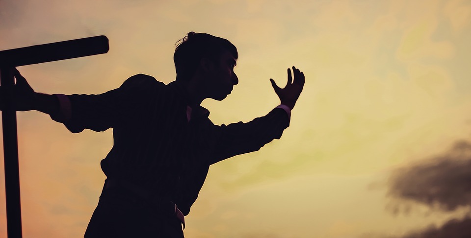 小说：表姐被少爷的狗咬了，她气势汹汹去找少爷算账，把他气坏了