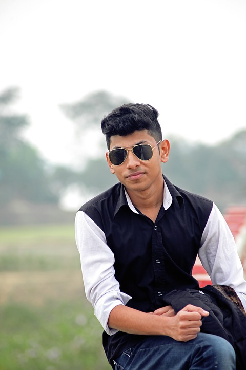 小说：粉魅国一游，他还没搞清楚现状，就差点被抓到监狱里