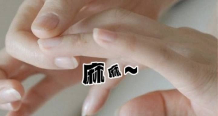 睡觉容易手麻腿麻是什么原因,睡觉左边胳膊手麻是怎么回事