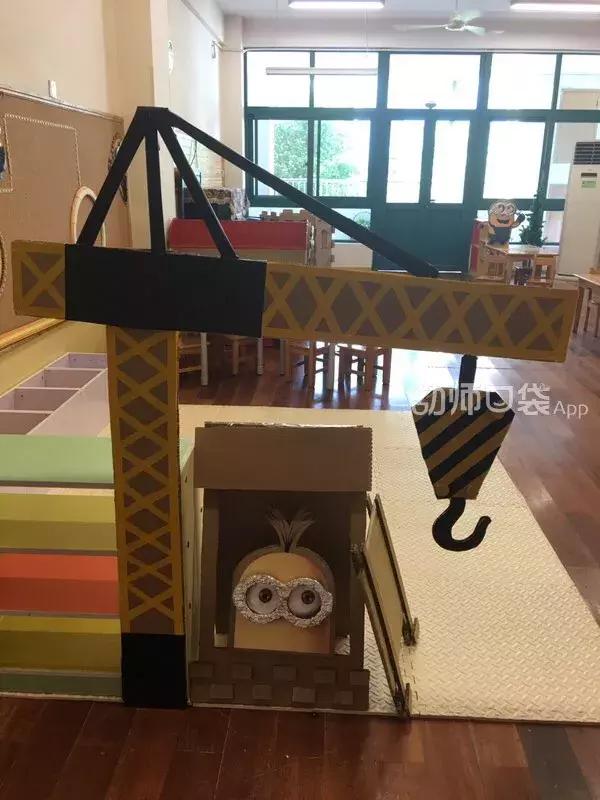 美出天际!幼儿园用小黄人、小猪佩琦、哆啦A梦、米奇做环境