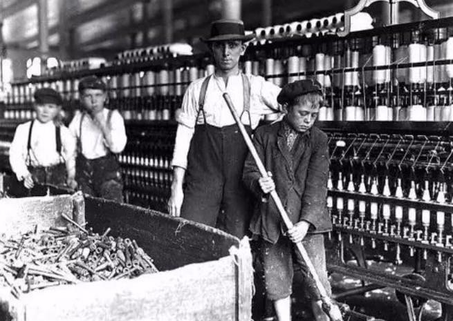 这个冬天男人应该有双马丁靴,来一双男士耐穿好看的鞋