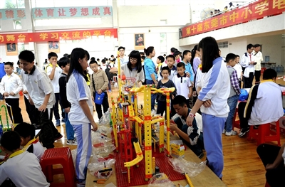 小小机器人的用途,小小机器人跳舞