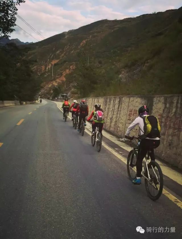 文县天池之美,美丽的文县天池山色空蒙湖水清澈