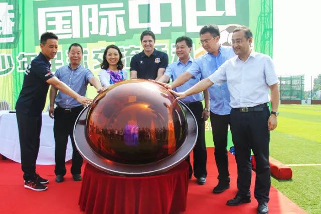 新疆孩子的足球梦,蒲城孩子的足球梦