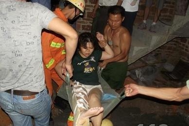 紧急撤离时，飞机上如果有轮椅旅客怎么办？