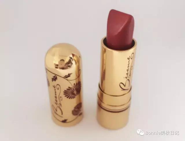 为什么我们种草的口红好看,为了口红铺了10层粉