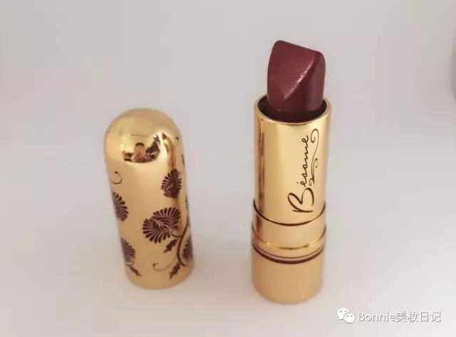 为什么我们种草的口红好看,为了口红铺了10层粉