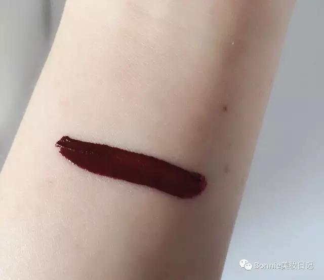 为什么我们种草的口红好看,为了口红铺了10层粉