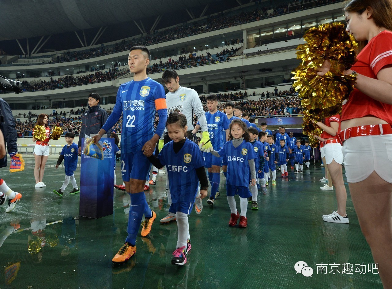 风雨无阻，苏宁小球童自信上岗！然而上岗前居然发生了这样的事