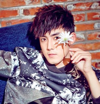 小鲜肉中长发发型,今年最流行的鲜肉发型