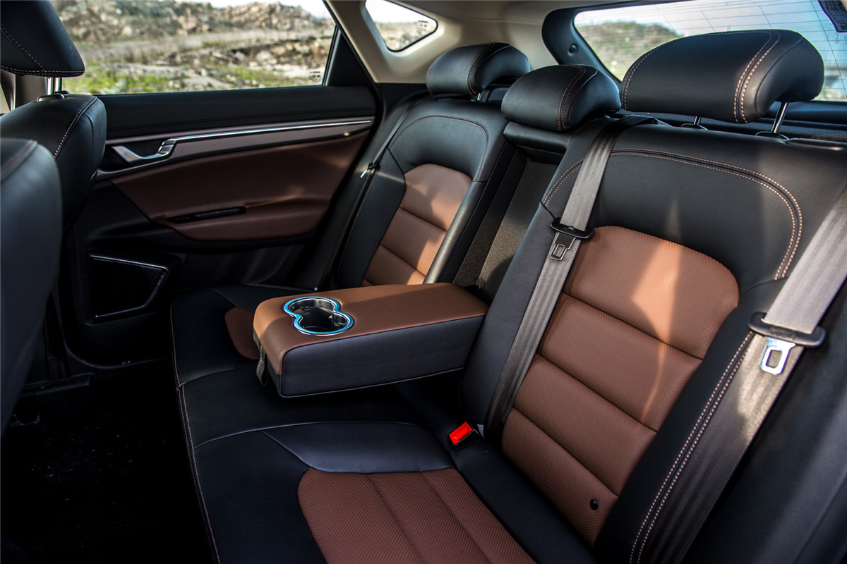 帝豪gs跟远景suv,吉利新款suv帝豪gs