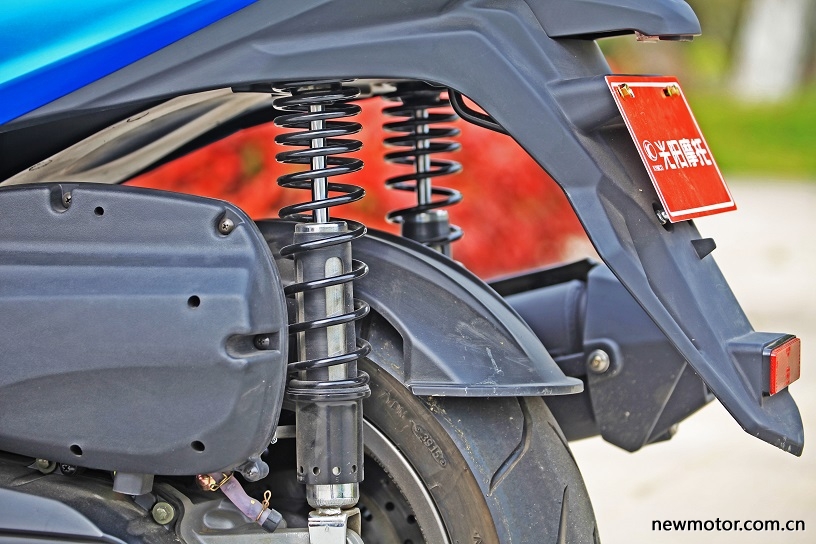 光阳赛艇300测评,牛摩测评赛科龙