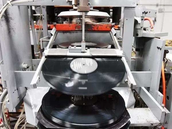 为什么乔布斯要去印度,乔布斯说手机不会代替ipod