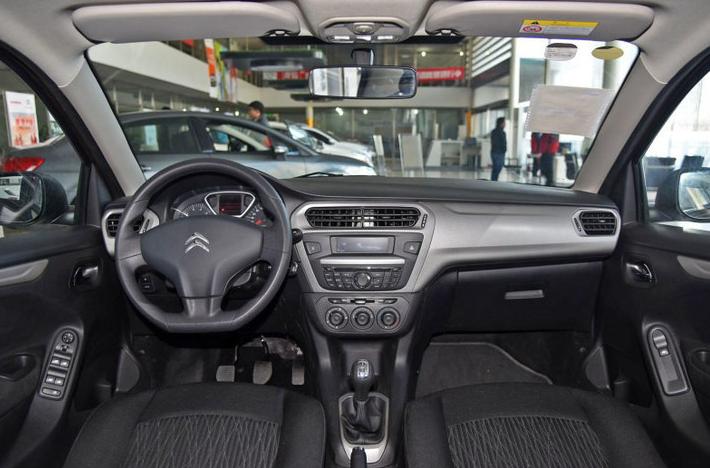 他送她一辆豪车,她却大发雷霆!只因换档就像摸裤衩。。。