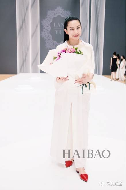 高圆圆现身韩国时装周,高圆圆谢娜时装周