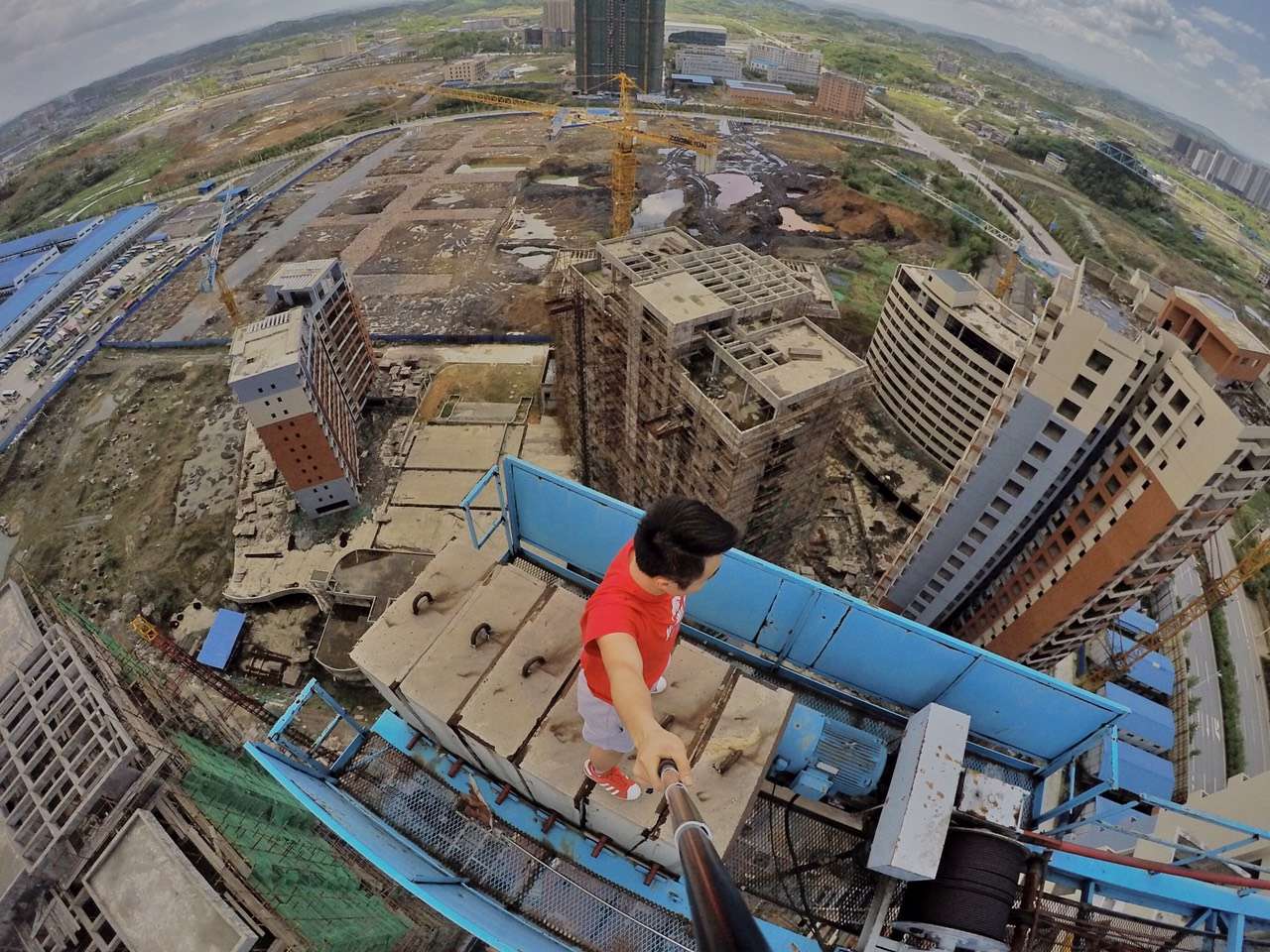 你装逼段位还停留在晒美食美颜锥子脸？看这邵阳满哥是咋玩的！