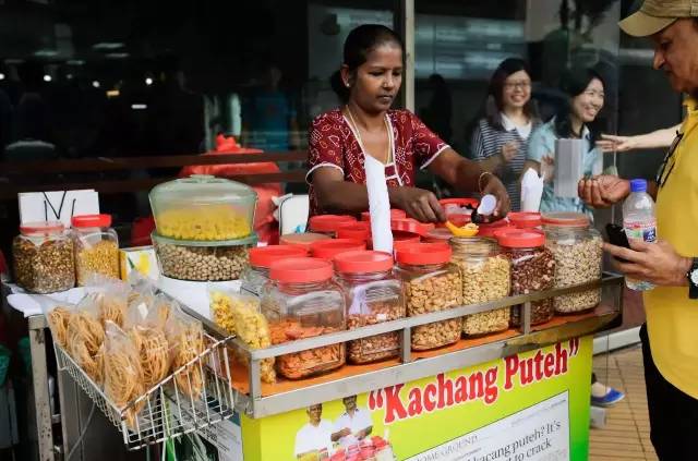 新加坡一代人记忆中的街头美食 (新加坡有哪些不可错过的美食)