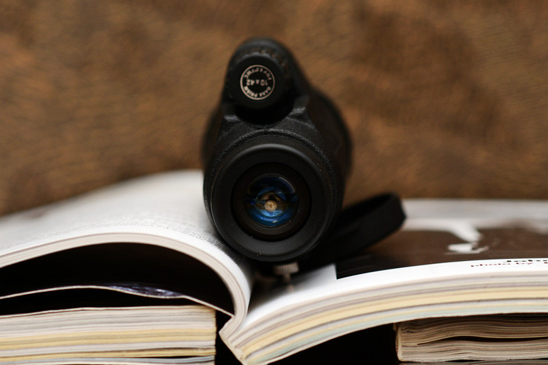 对面妹纸动态全掌握，10X42倍的望远镜体验