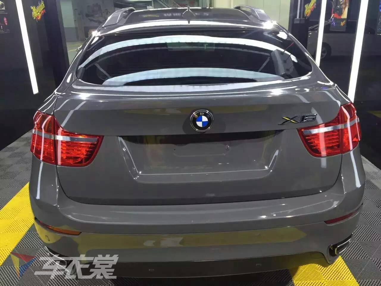 水泥灰宝马x6,宝马x6贴膜改色运动拉花