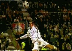 生活中他是一个凡人，足球场上他却是个神话！