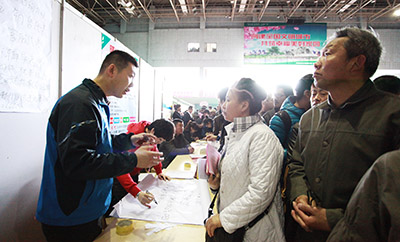 招聘会现场人头攒动热闹非凡,最新的招聘会在哪举办